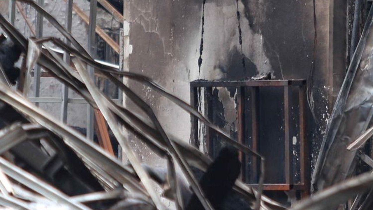 FOTO: Membidik Lebih Dekat Bagian-Bagian Gedung A Museum Nasional yang Hangus Terbakar