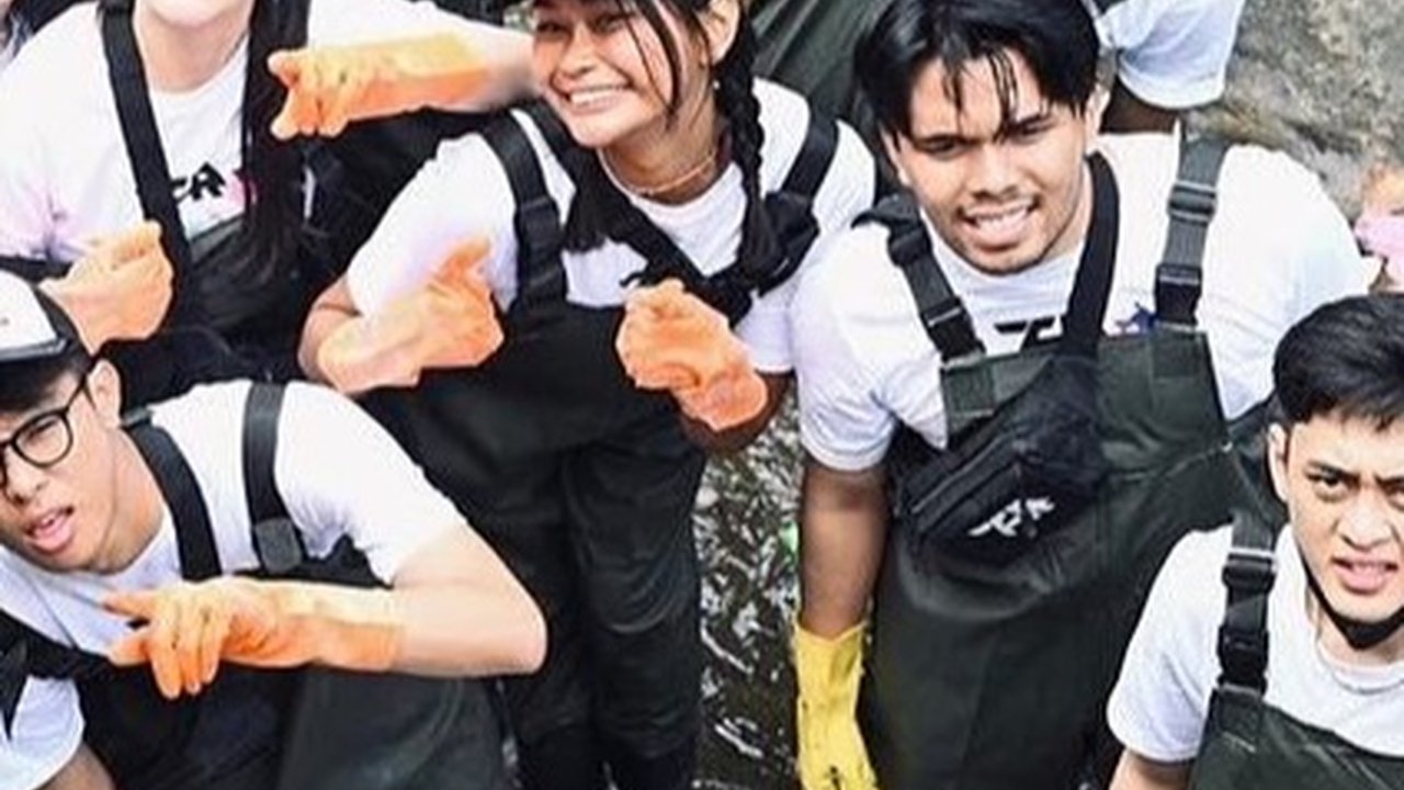 7 Momen Thariq Halilintar & Relawan Bersihkan Sampah di Sungai, Sosok Aaliyah Massaid Jadi Sorotan