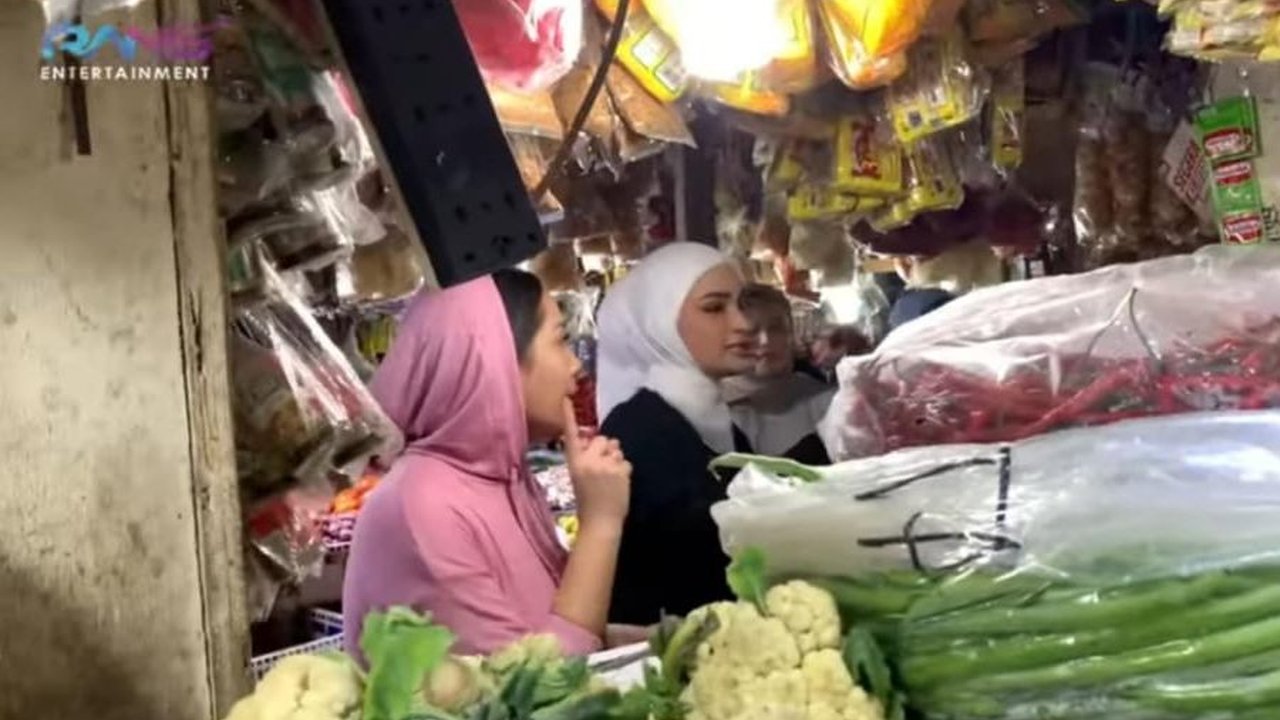 Penampilan Santai Nagita Slavina Blusukan ke Pasar Curi Perhatian, Netizen Kompak Puji Hal Ini