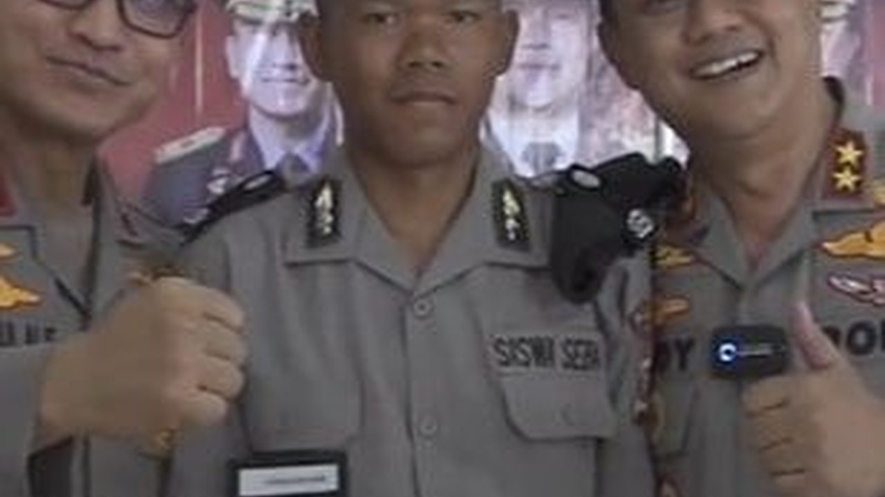 Siswa Bintara Polri Video Call Sang Ibu Dikawal 2 Jenderal, Handphonenya Dipegangi Kapolda