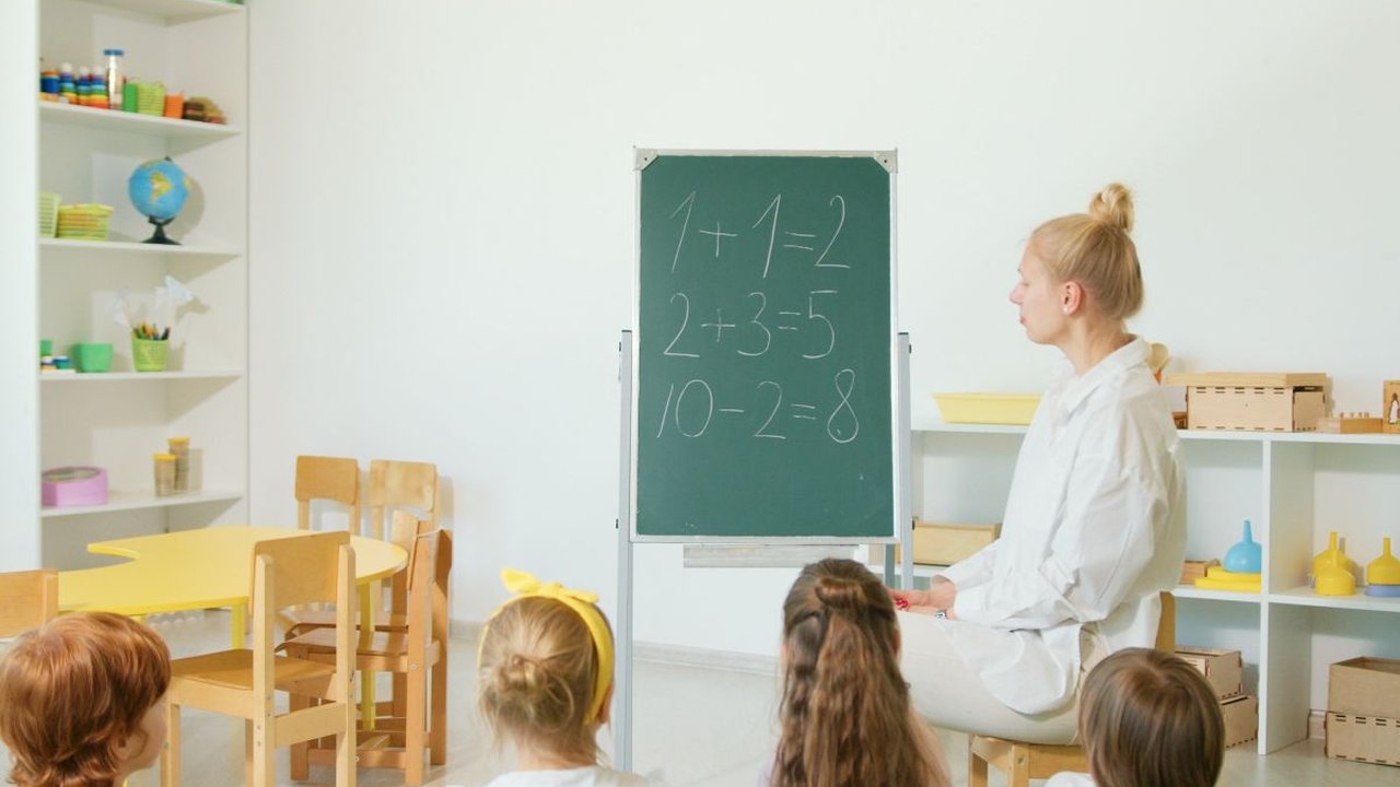 55 Kata-kata Perpisahan untuk Guru, Penuh Harapan Baik dan Menyentuh Hati