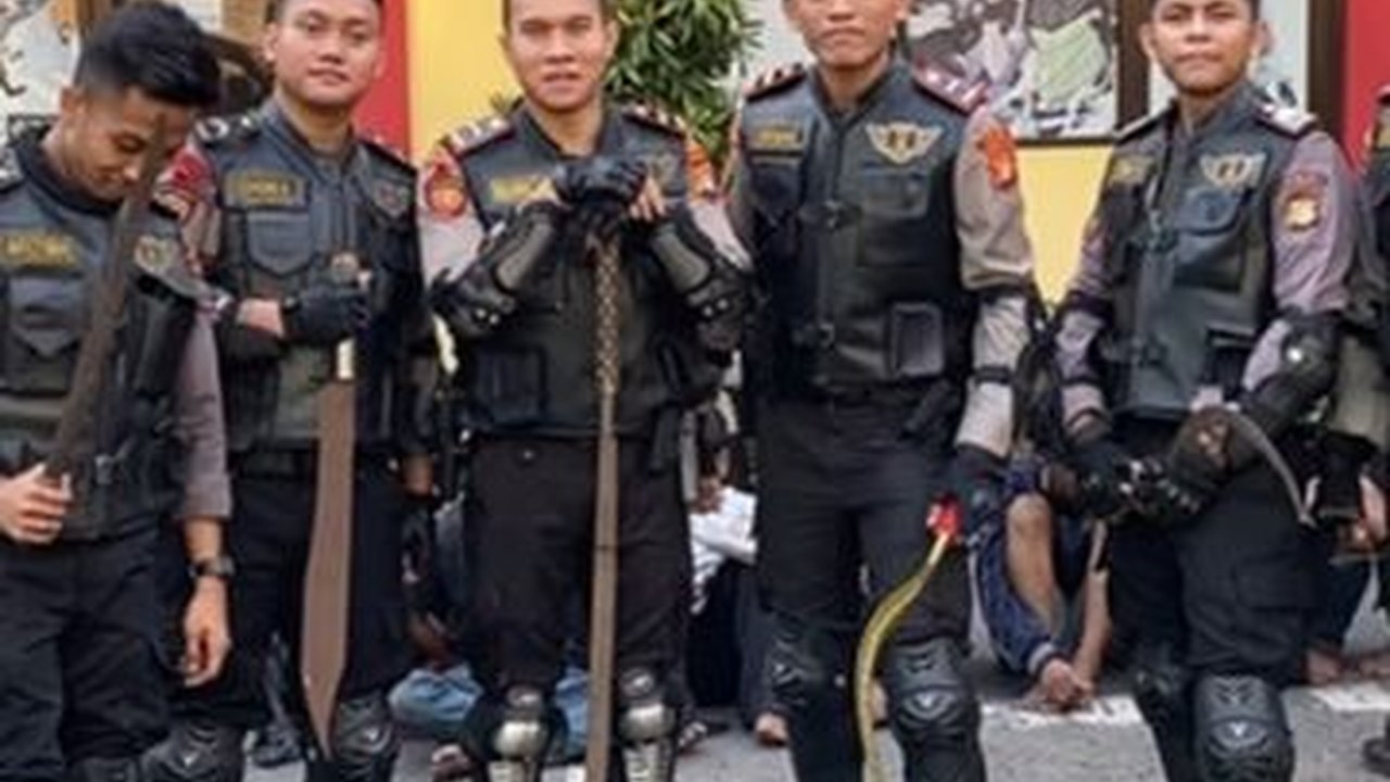 Perwira Polisi Peraih Adhi Makayasa 'Ngamuk' ke Pelaku Tawuran: Kenapa Lu Pakai Jaket Merah? Enggak Ada Bro Keren-Kerennya
