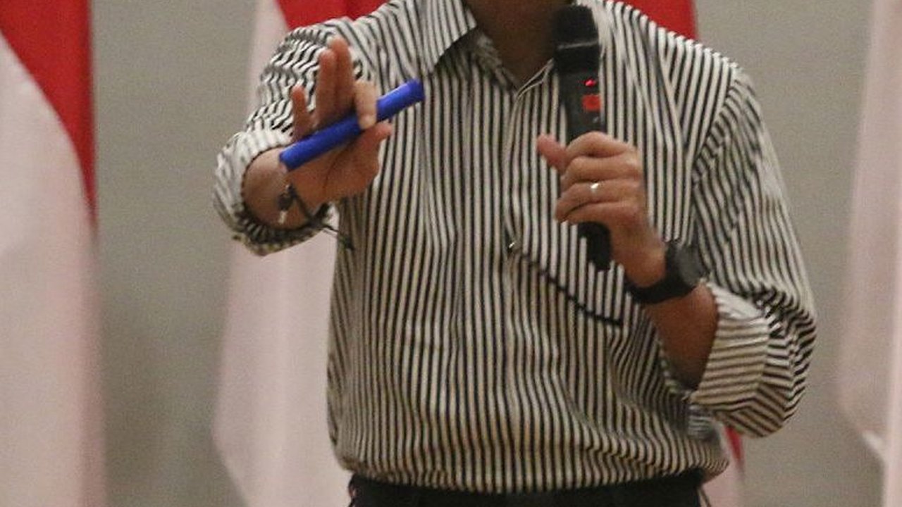 VIDEO: Suara Lantang Dosen UI Tajam Bertanya, Pegang Kepala Dengar Jawaban Ganjar