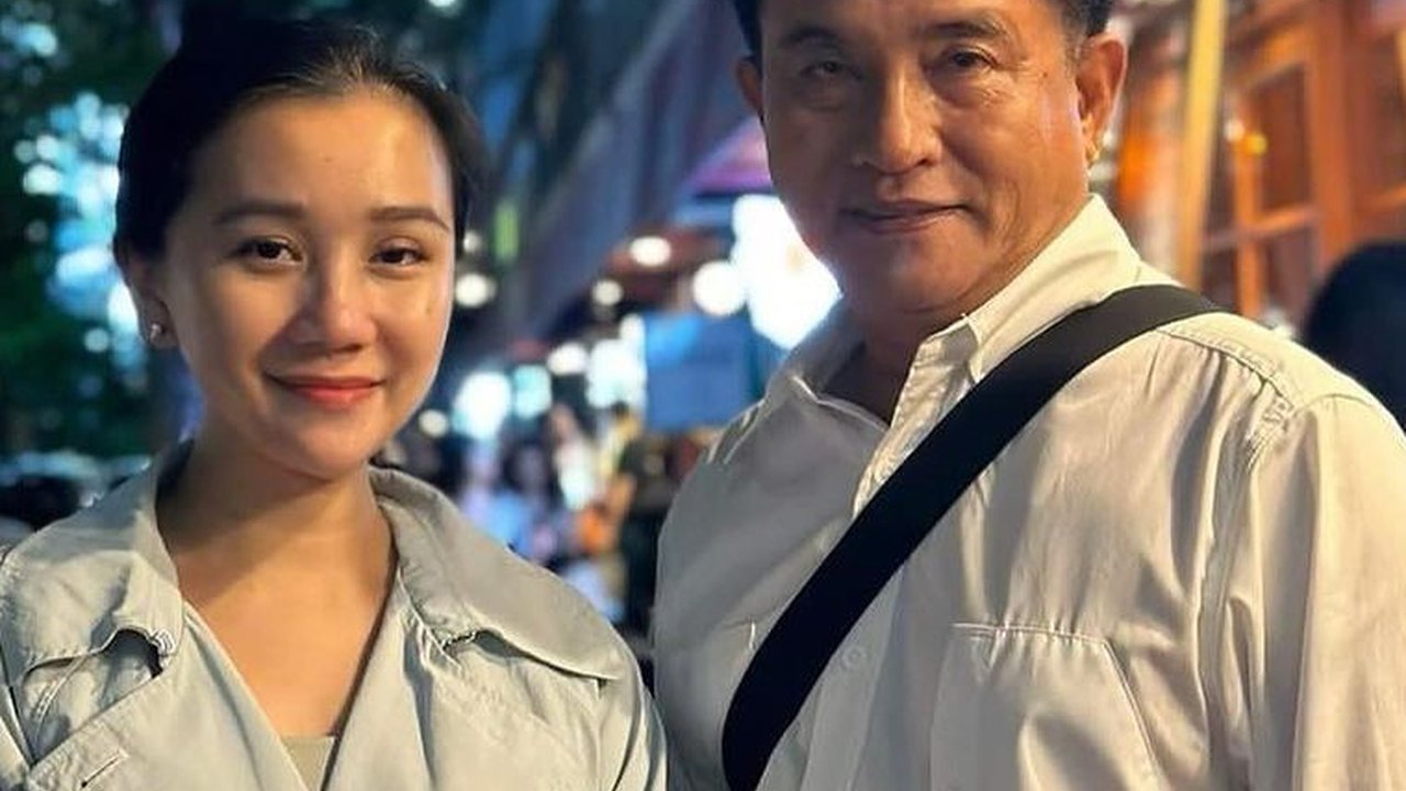 Cantiknya Istri Yusril Ihza Mahendra Pose Bareng Suami di Tokyo, Netizen Salfok Dikira Putri Sang Profesor