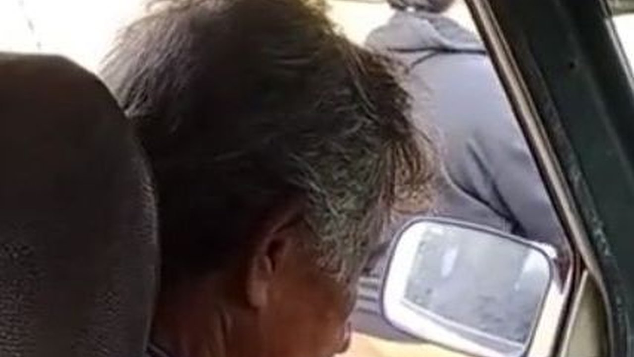 Viral Kakek-Kakek Naik Angkot Bayar Pakai Tutup Botol, Sopir Menolak Dibayar Walau Sepi Penumpang, Bikin Warganet Tersentuh