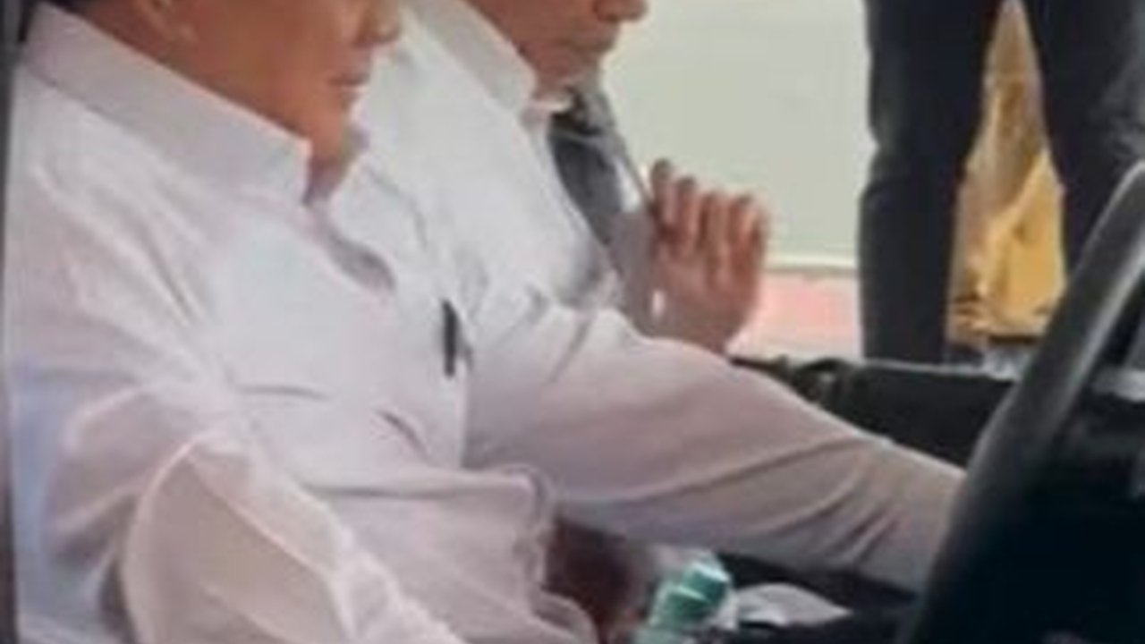 VIDEO: Hormat Prabowo Subianto Pada Presiden Jokowi, Gagah Sopiri Naik Maung