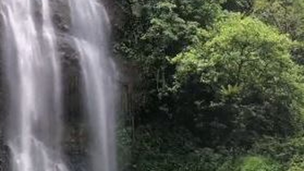 Menikmati Pesona Curug Cimandaway, Air Terjun Tertinggi di Cilacap