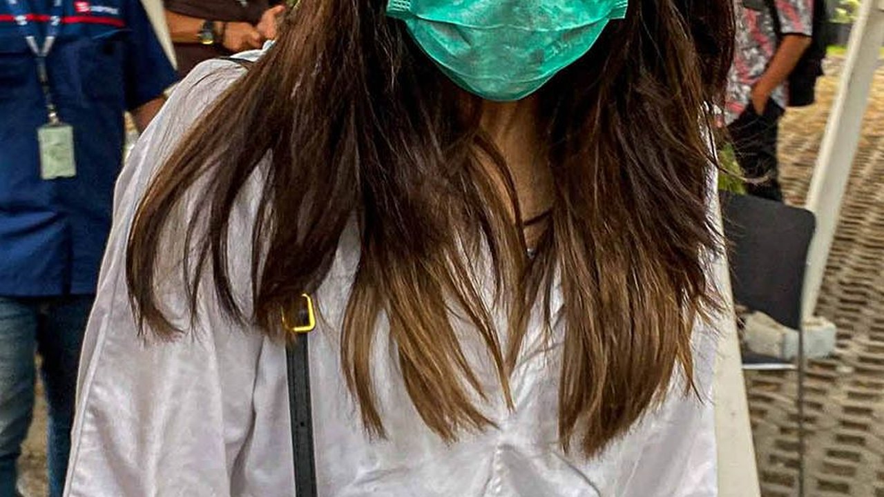 FOTO: Gaya Windy Idol Usai Diperiksa KPK Terkait Suap Pengurusan Perkara di MA