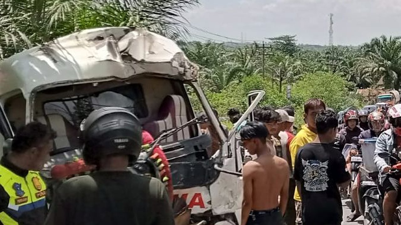 Pasien Meninggal Usai Ambulans yang Ditumpangi Ditabrak Truk CPO