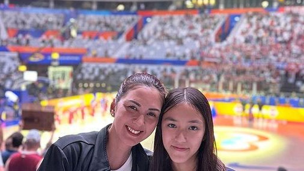 Potret Donna Agnesia dan Sabrina Nonton Pertandingan Basket, Kompak Banget Bak Bestie!