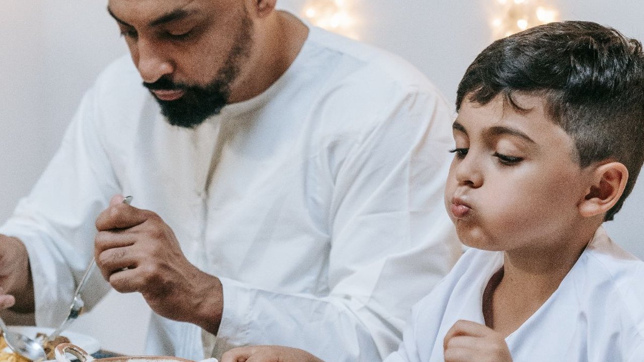 Doa Sesudah Makan Sesuai Sunnah, Lengkap Beserta Hadis dan Adabnya