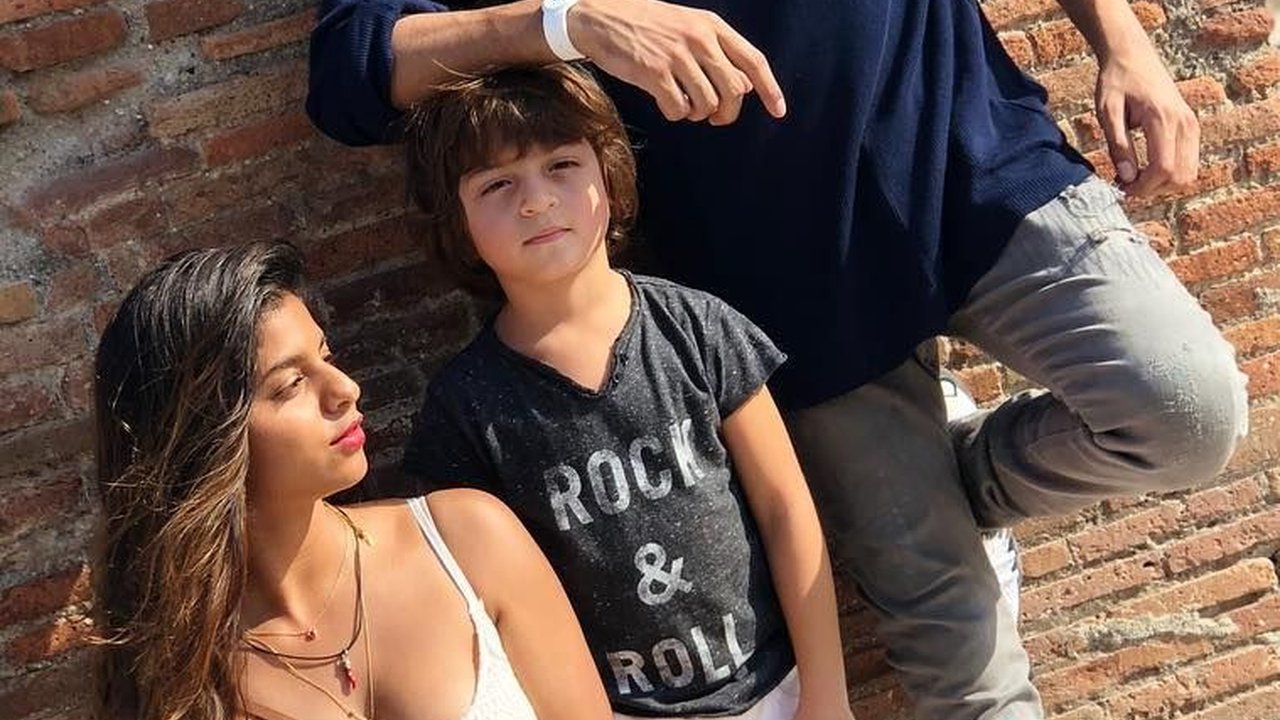 Tampan dan Cantiknya Kebangetan, Ini 7 Potret Kompak Tiga Anak Shah Rukh Khan