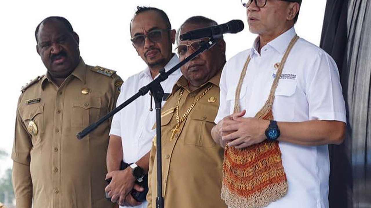 Mendag Zulkifli Hasan Pimpin Penyerahan Bantuan 'Kemendag Peduli' di Papua Tengah