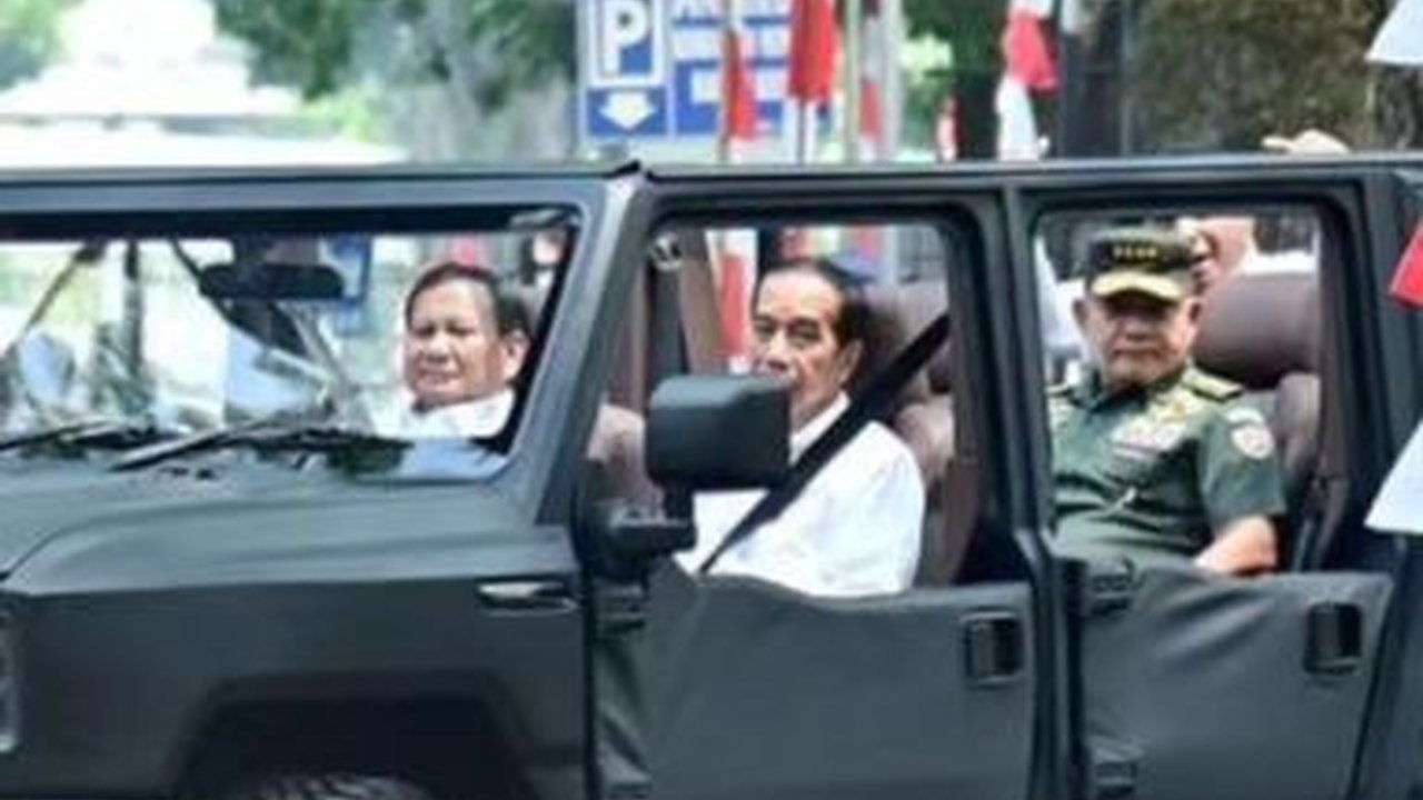 Pensiunan Jenderal Darah Kopassus Sopiri Jokowi Naik Maung, di Belakang Ada Jenderal TNI