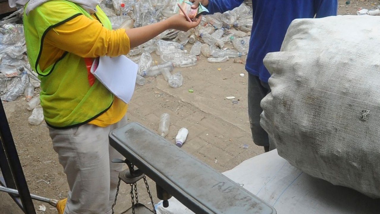FOTO: Melihat Koperasi Pemulung yang Sukses Memperdayakan Puluhan Pemulung di Tangerang Selatan, Omset per Bulan Rp1,5 Miliar