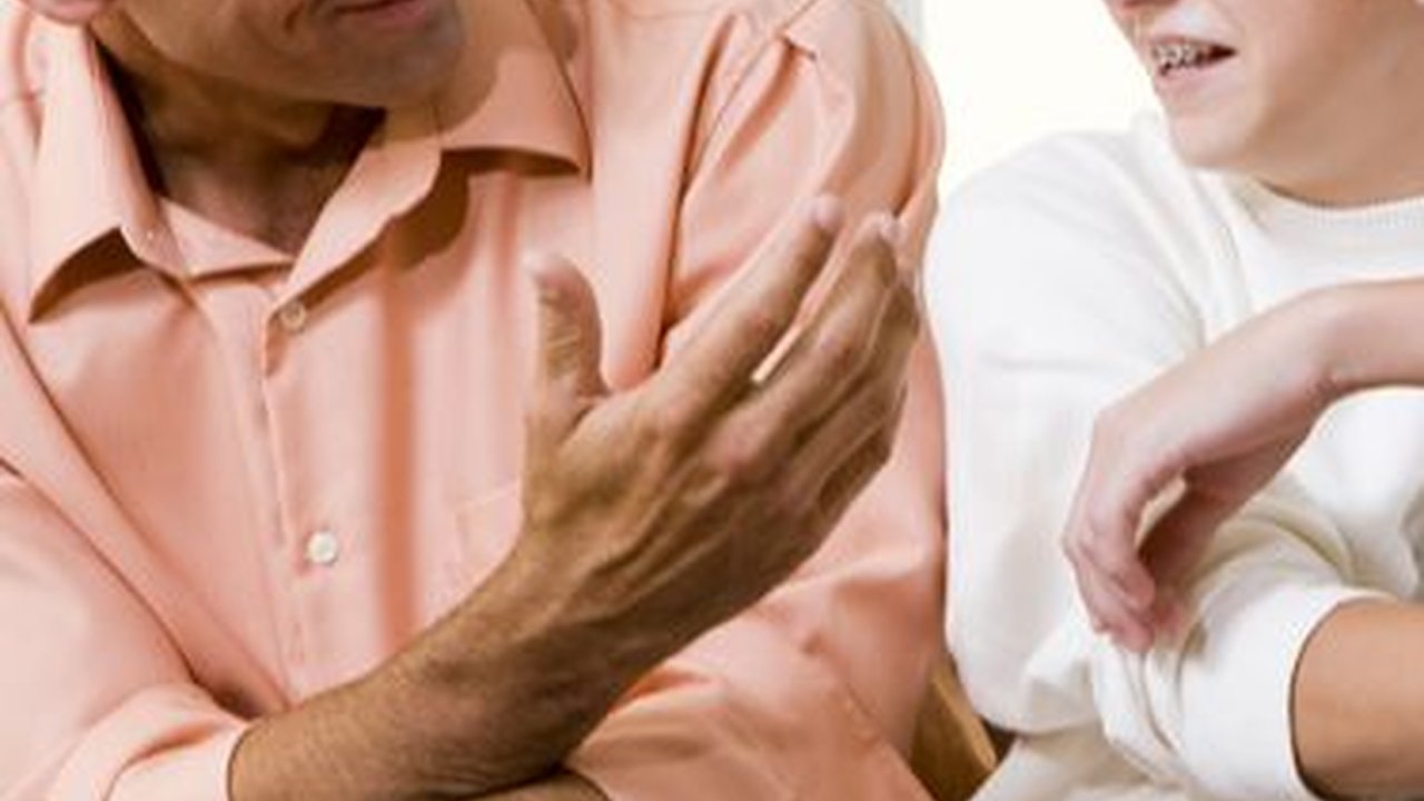 60 Jokes Bapak-Bapak Receh Bikin Tepuk Jidat, Cocok Dibagikan ke Media Sosial