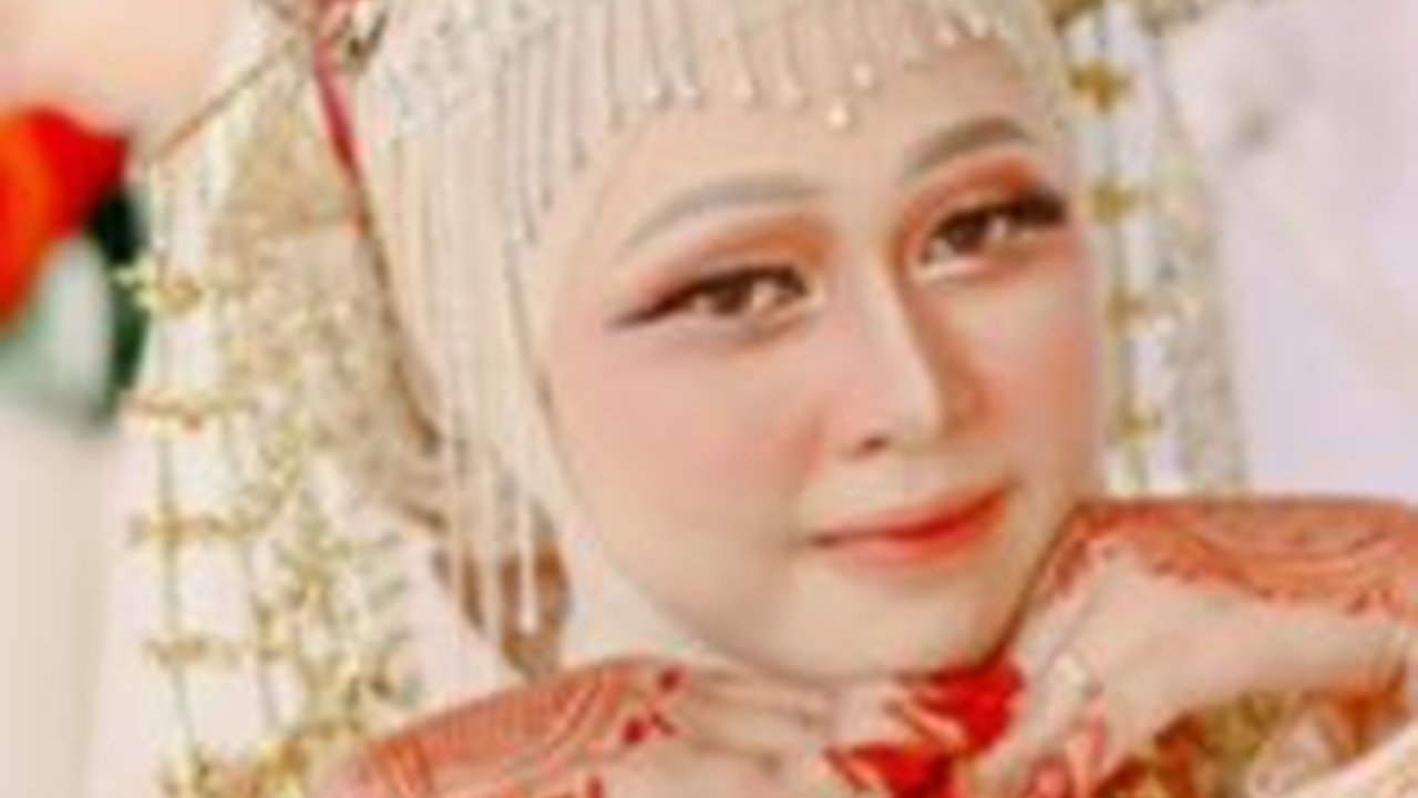 Tak Sesuai Ekspektasi, Pengantin Wanita Ini Kecewa Hasil Makeupnya Malah Mirip Nenek-Nenek