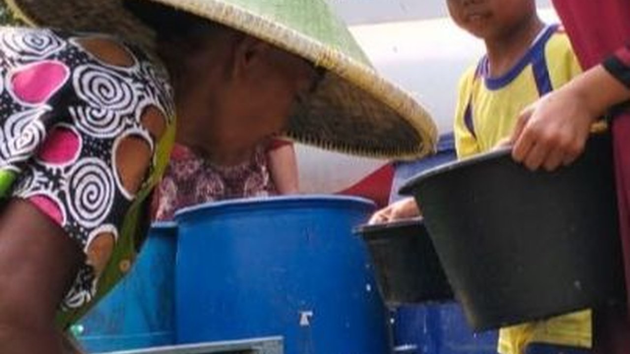 Potret Warga Desa di Blora Mengais Sumber Mata Air Dampak Kekeringan, Pasrah Antre Berjam-jam