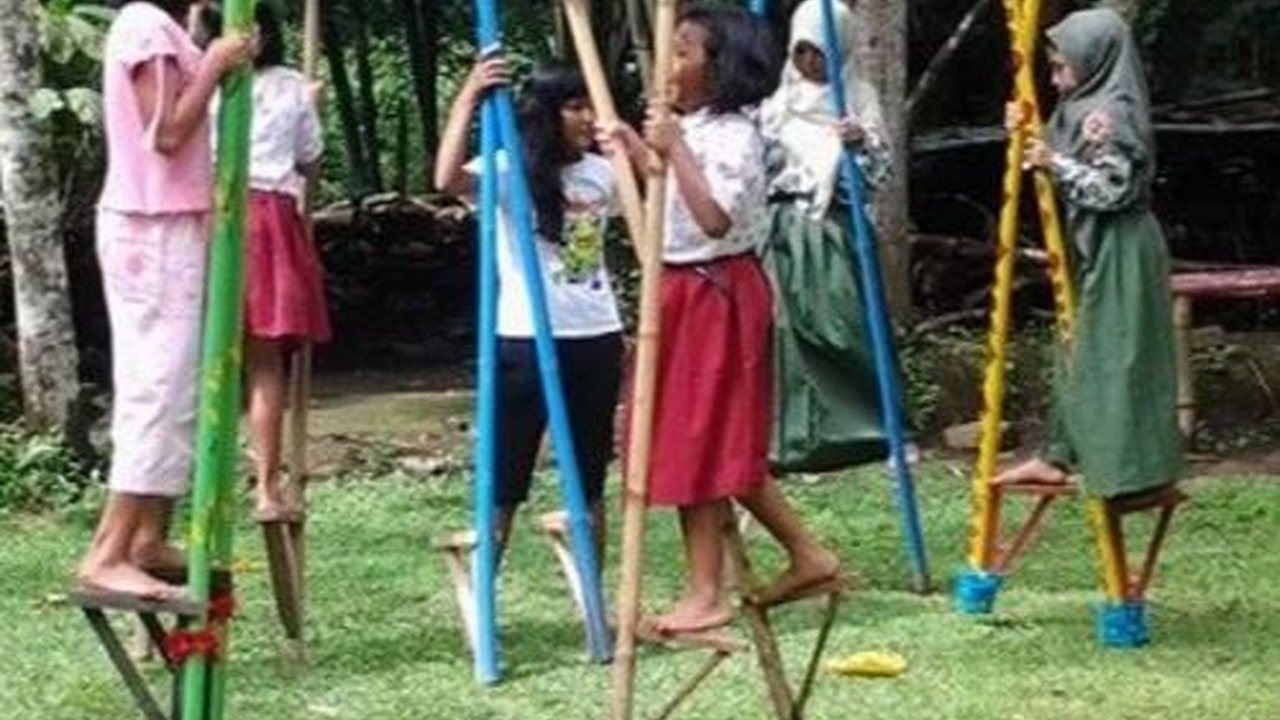 Mengenal Komunitas Tanoker, Berdayakan Kampung Buruh Migran Jember hingga Dikenal Dunia