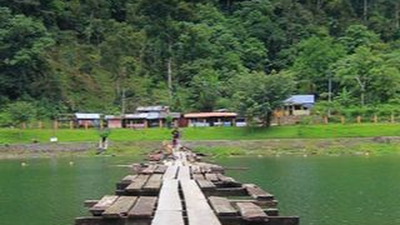 Mengunjungi Danau Maninjau, Keindahan Alam Sumatra Barat yang Wajib Dikunjungi