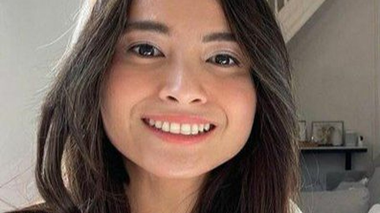 Banjir Pujian Netizen. 11 Momen Ramah Acha Septriasa Saat Bertemu Awak Media Online