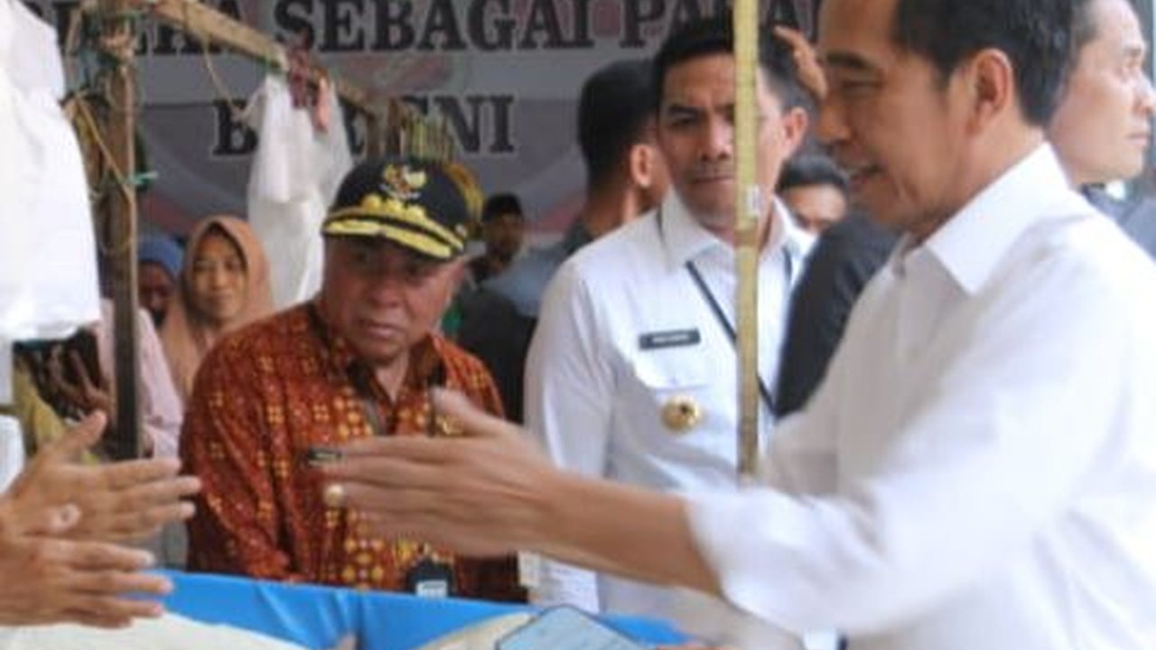 Jokowi Kunjungi Pasar di Samarinda: Harga Cabai Bawang Turun, yang Belum Beras