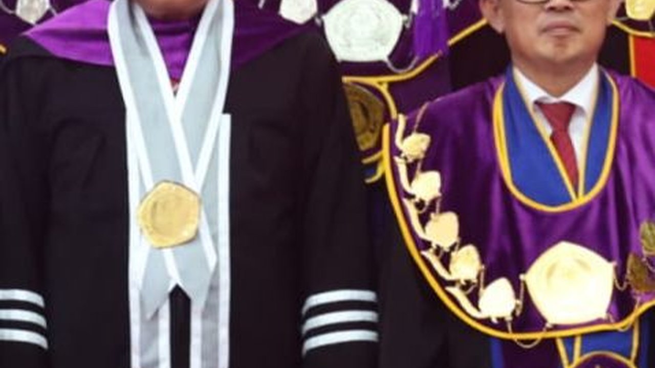 Olly Dondokambey Terima Gelar Doktor Honoris Causa Pertama dari Unsrat