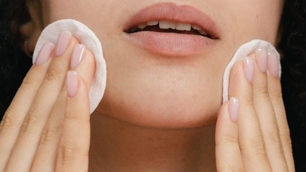 Pakai Micellar Water Dulu Atau Sabun Cuci Muka Dulu? Ini Cara yang Benar