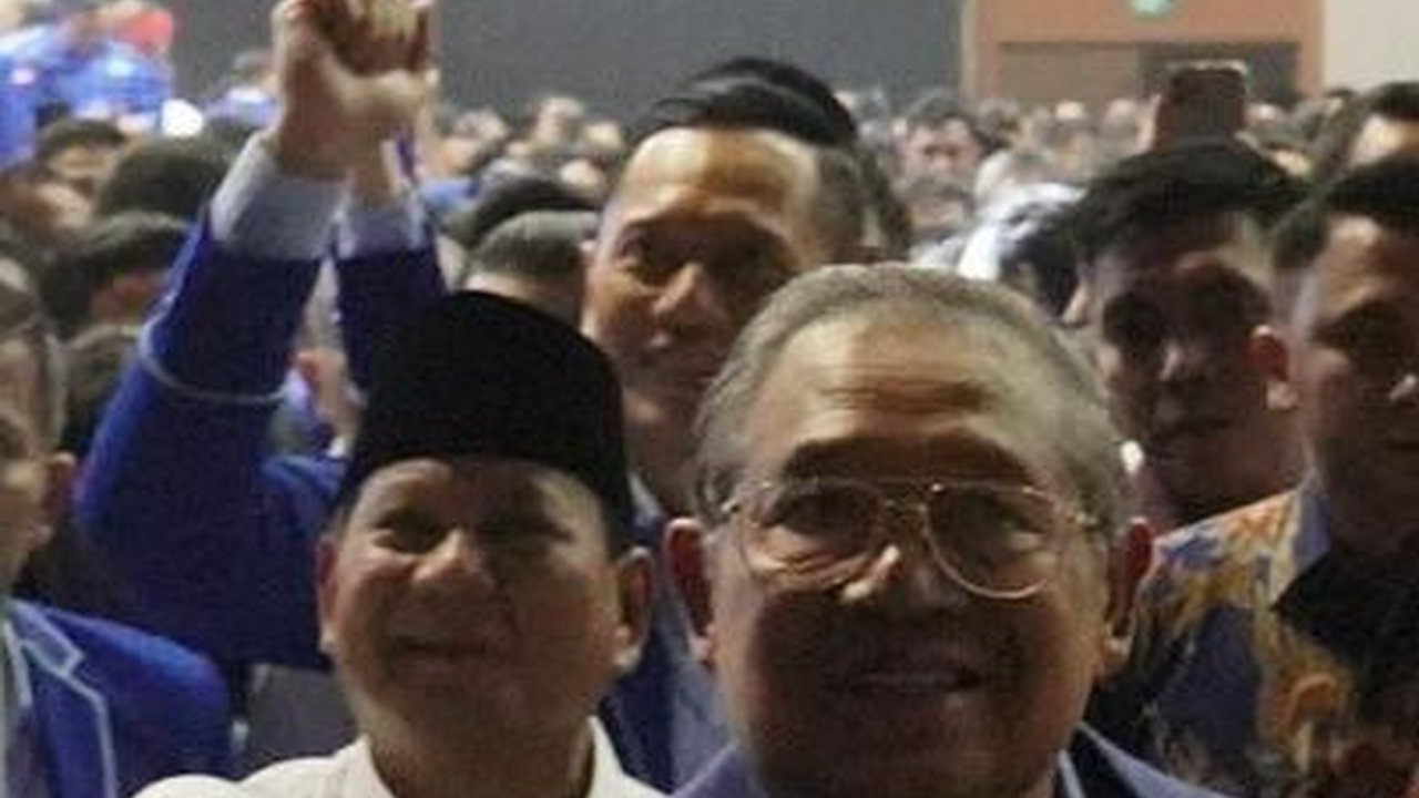 VIDEO: Ribuan Kader Demokrat Nyanyikan Yel-Yel Kemenangan, Prabowo Sampai Beri Hormat