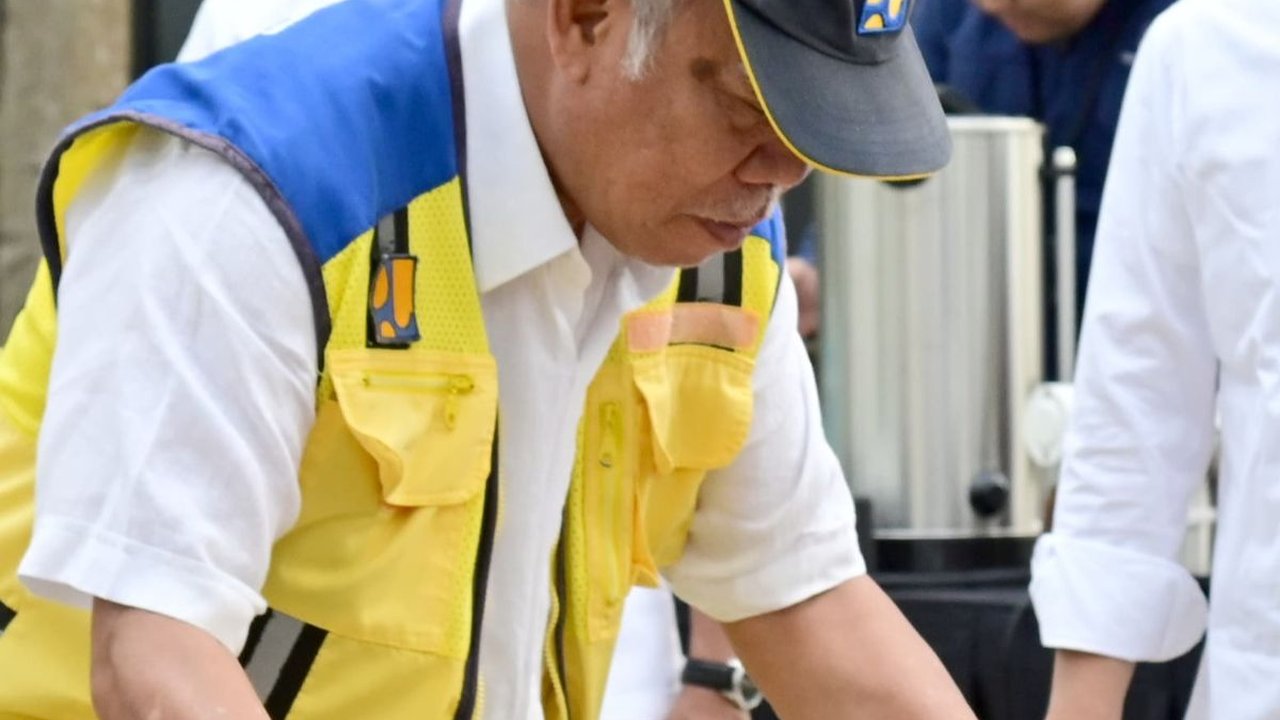Menteri PUPR Basuki Curi Perhatian di IKN, Jadi Pramusaji Antarkan Sarapan untuk Jokowi