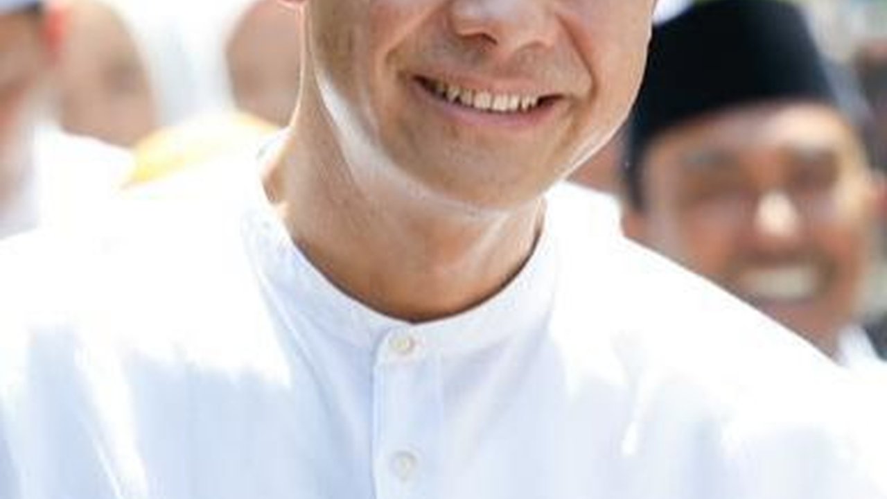Sowan ke Ponpes KH Ustman Surabaya, Ganjar Dititipkan Pesan Bawa Indonesia Maju & Perhatikan Pesantren