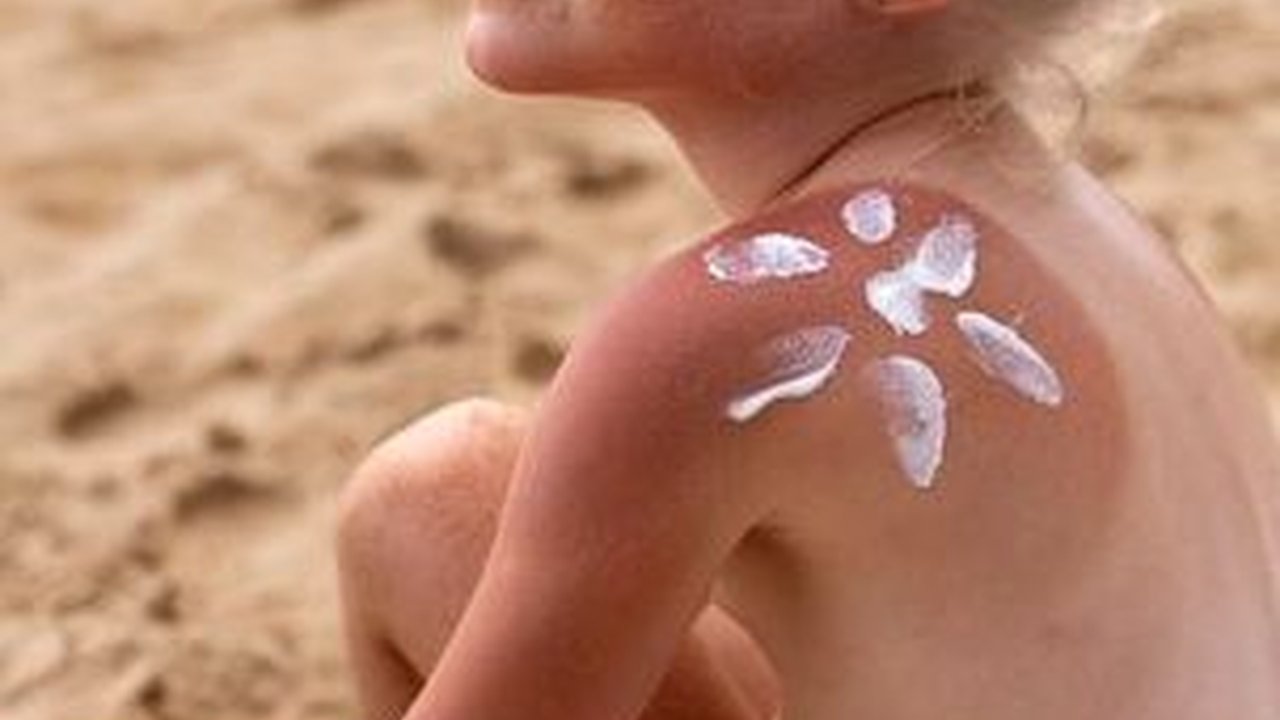 14 Rekomendasi Sunscreen Untuk Anak, Mulai Harga Termurah