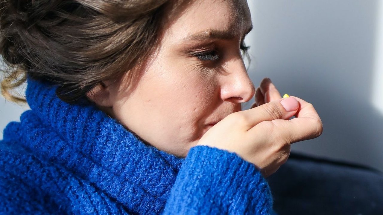 Hindari Konsumsi 6 Makanan dan Minuman Ini saat Mengalami Masalah Tenggorokan