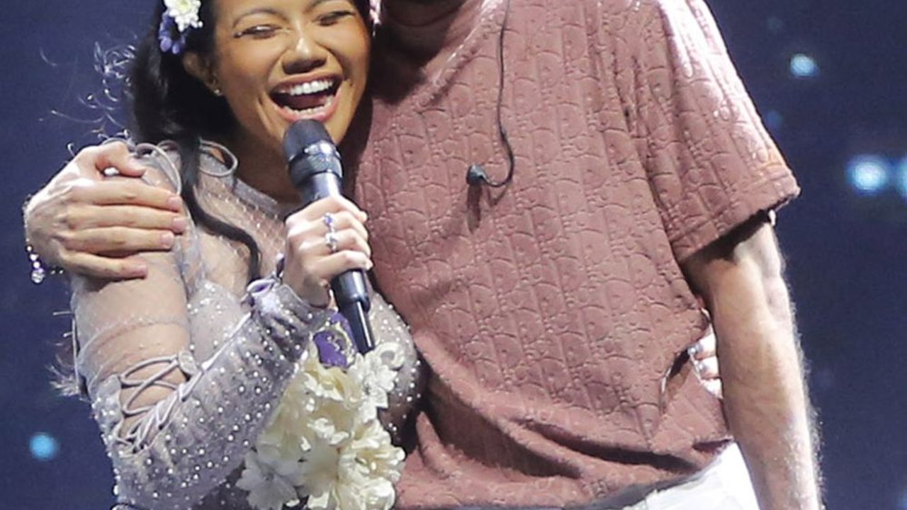 FOTO: Romantisme Yura Yunita Duet Bareng Reza Rahadian di Pestapora 2023