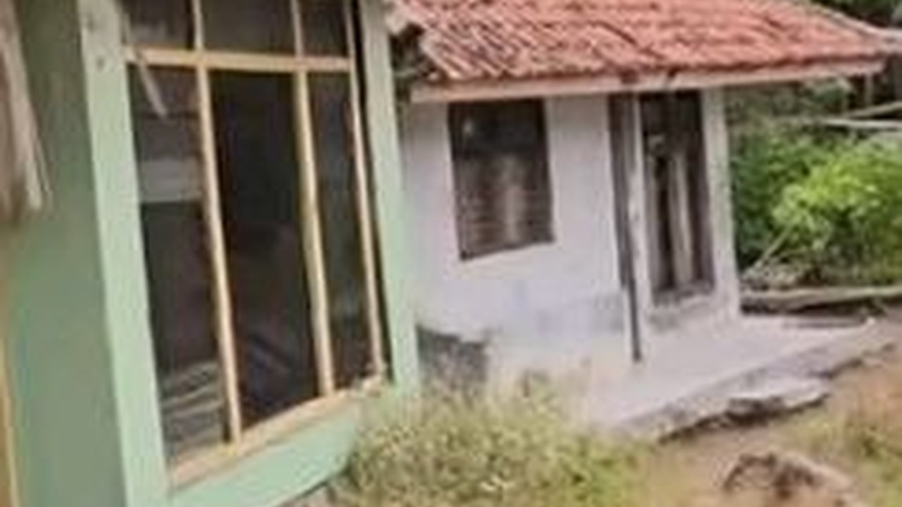 Hidup di Antara Puluhan Rumah Kosong, Keluarga Ini Tinggal di Kampung Mati Cigerut