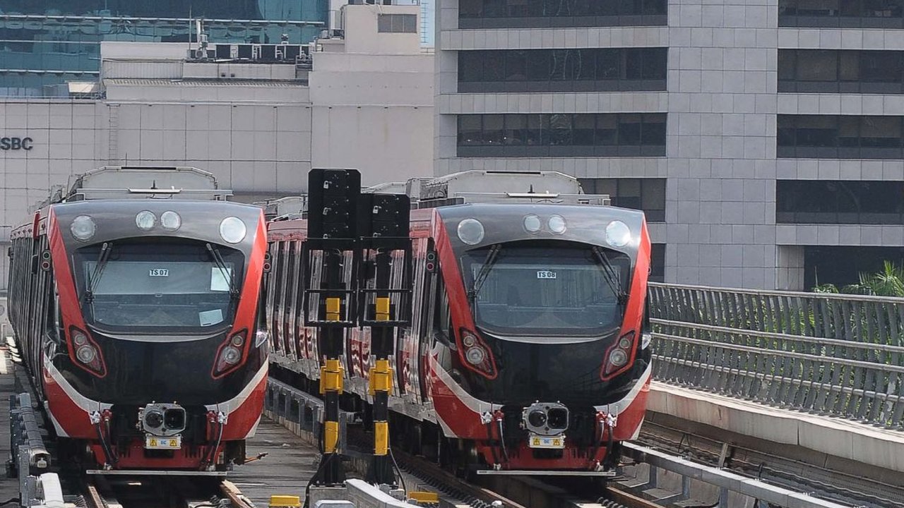 Penjelasan LRT Jabodebek soal Viral AC Bocor Bikin Lantai Basah