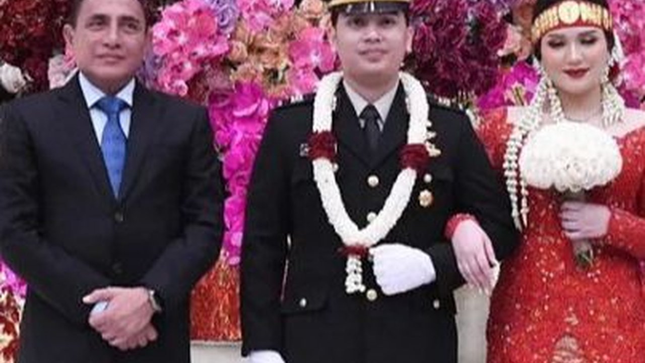 Momen Pensiunan Jenderal TNI Hadiri Resepsi Perwira Polri, Ayah Pengantin Pria Seangkatan di Akmil