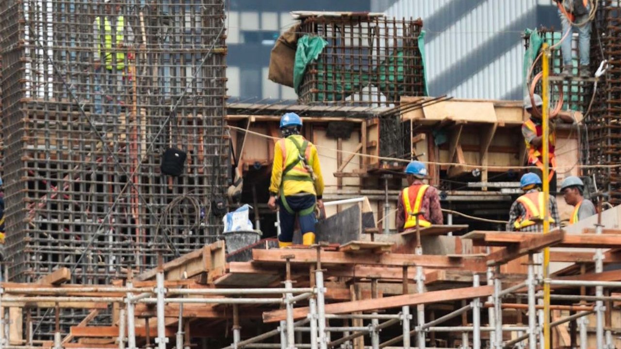 Adu Solusi 3 Capres: Siapa Berani Menutup Keran Impor Tenaga Kerja Asing