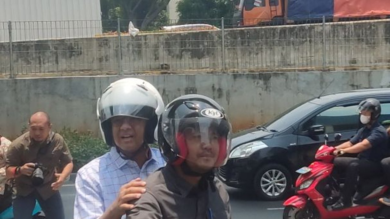 Anies Urus SKCK di Cilandak Naik Motor, Begini Alasannya