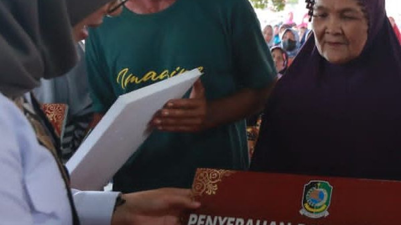 Kembali Salurkan Wenak, Bupati Ipuk: Stimulus Ekonomi Kerakyatan