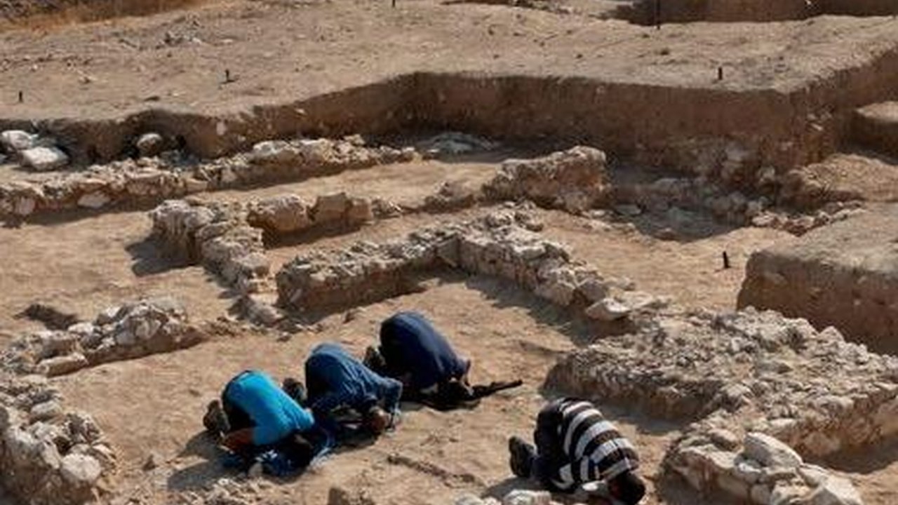 Salah Satu Masjid Tertua di Dunia Ditemukan di Israel, di Dalamnya Ada Artefak Unik