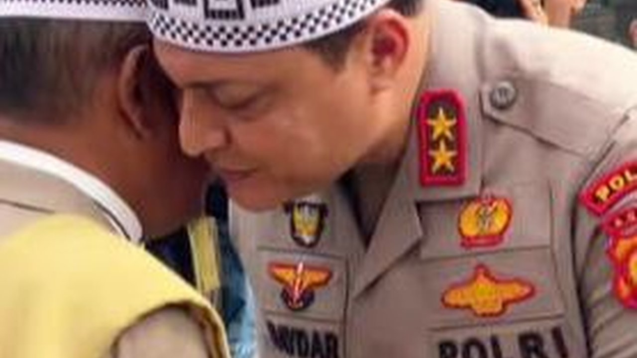 Momen Jenderal Polisi Keturunan Nabi Muhammad Datangi Pondok Pesantren, Beri Hadiah Mukjizat Terbesar Rasulullah