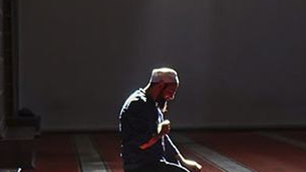 Niat Sholat Jamak Qashar Lengkap dengan Arti dan Tata Caranya