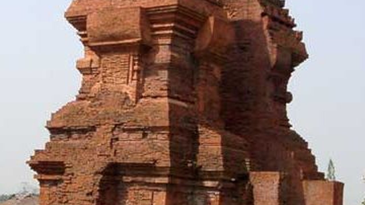 Bak Gapura Kerajaan, Intip Potret Eksotis Candi Wringinlawang Mojokerto