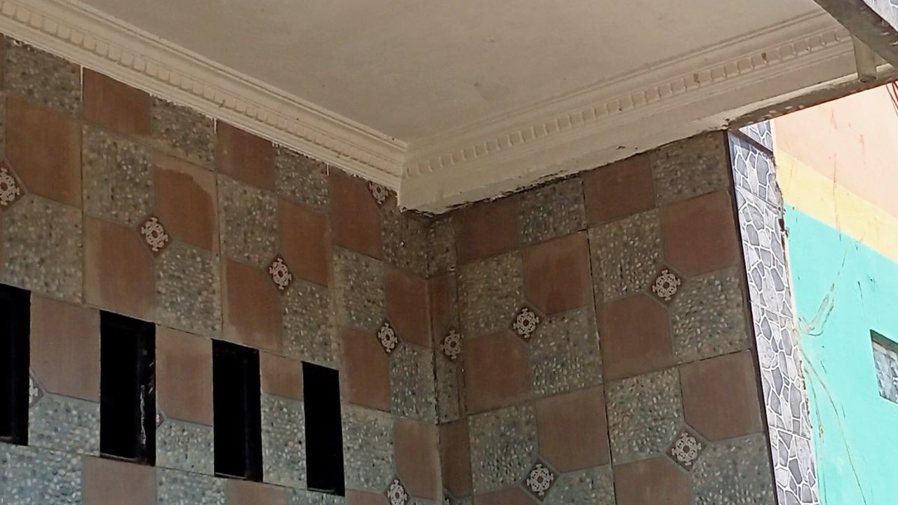 Kesaksian Warga Duren Sawit, Ada Tembok 10 Meter Bekas Pabrik Roboh Timpa Rumah & Motor