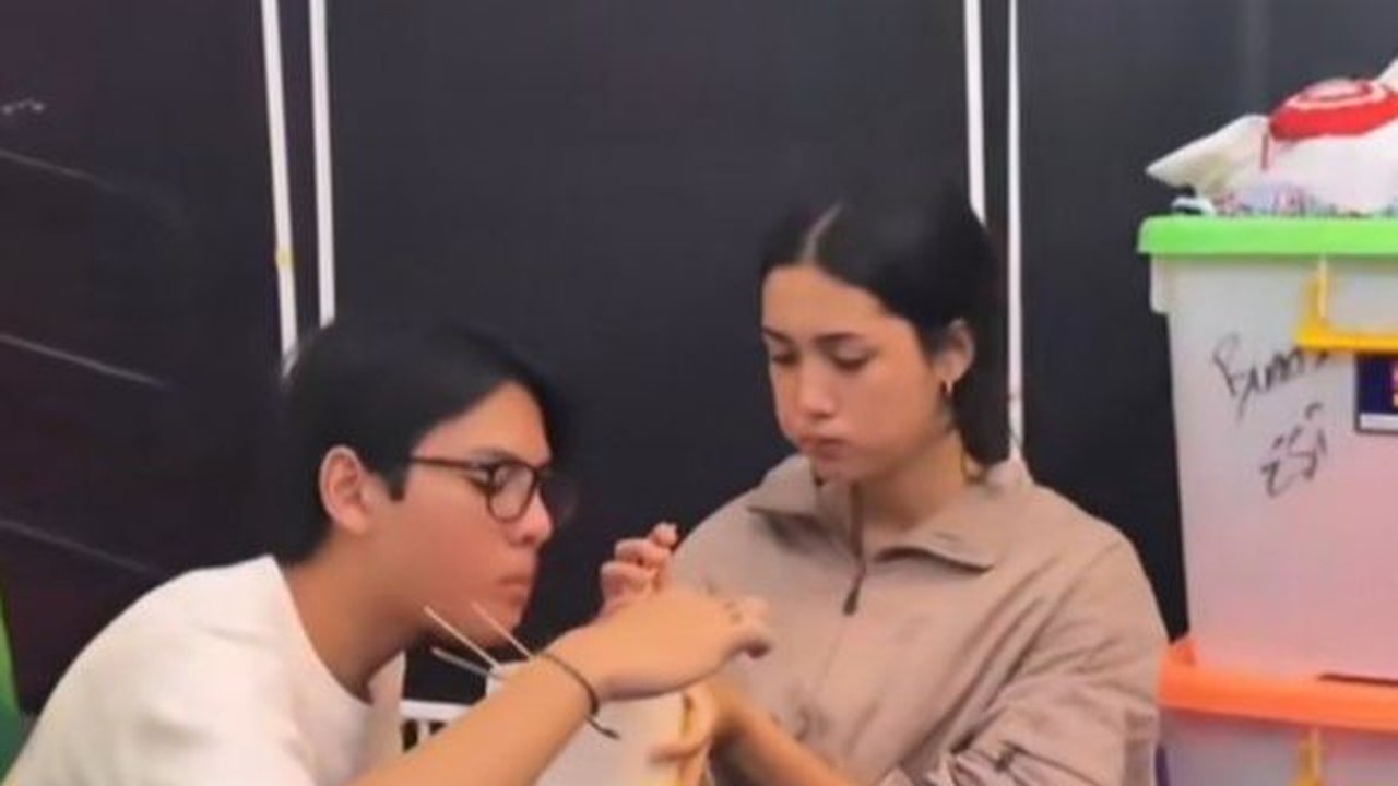 Disebut Pacaran Oleh Netizen, 8 Foto Kedekatan Nurra Datau Dengan Rey Bong