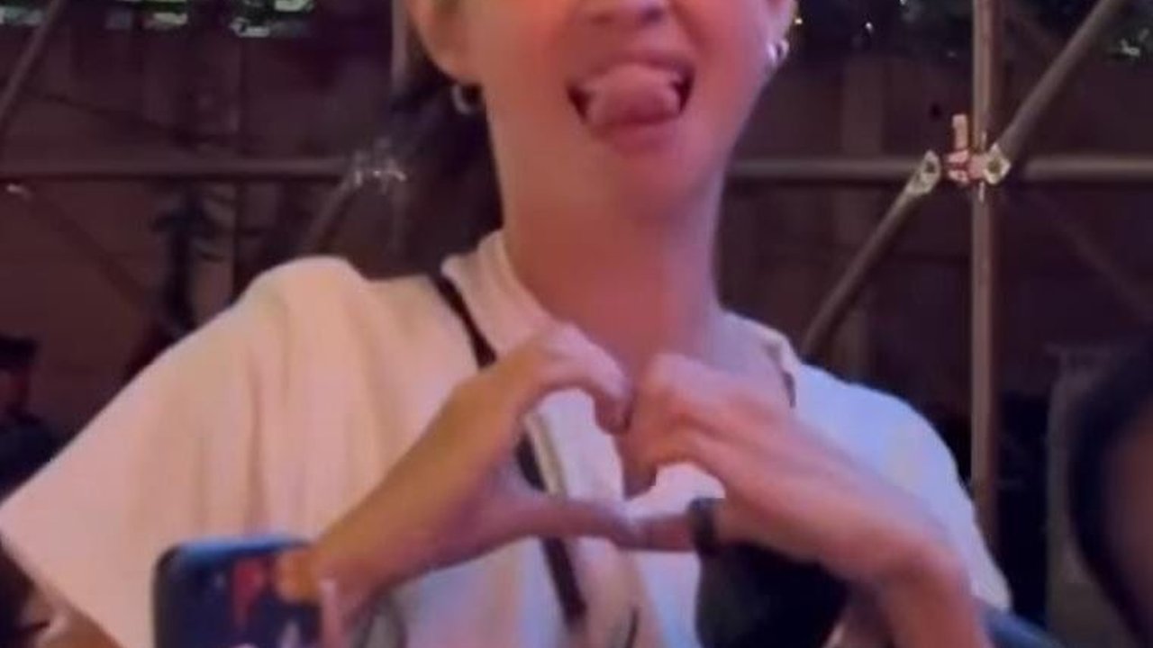 Gaya Asyik Joget Yuki Kato saat Nonton Duo Maia, Langsung 'Dicolek' Penyanyinya