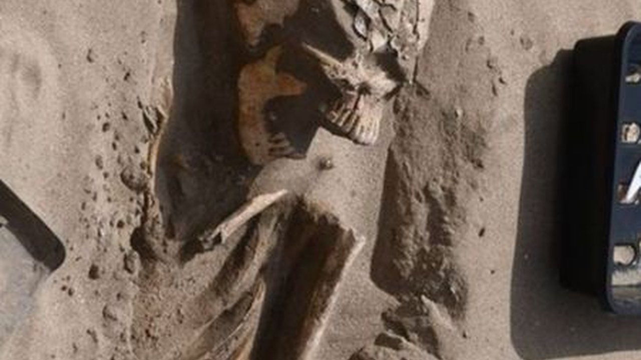 200 Kerangka Manusia dari Abad Keenam Ditemukan di Pantai, Identitasnya Terungkap