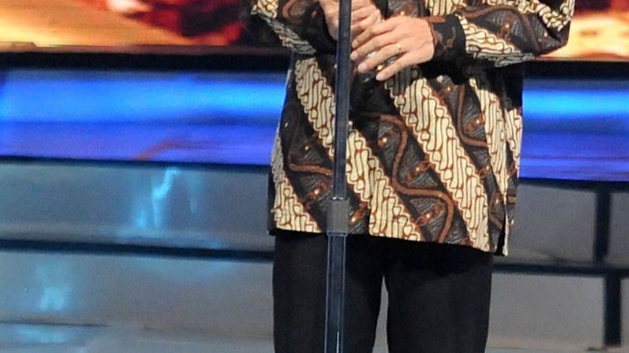 VIDEO: Jokowi 'Absen' Capres Depan Ribuan Ustaz, Prabowo Pertama Ganjar Ketiga