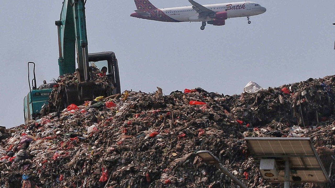 FOTO: Penampakan 7,2 Juta Ton Gunung Sampah yang Belum Dikelola dengan Baik di TPA Rawa Kucing Tangerang